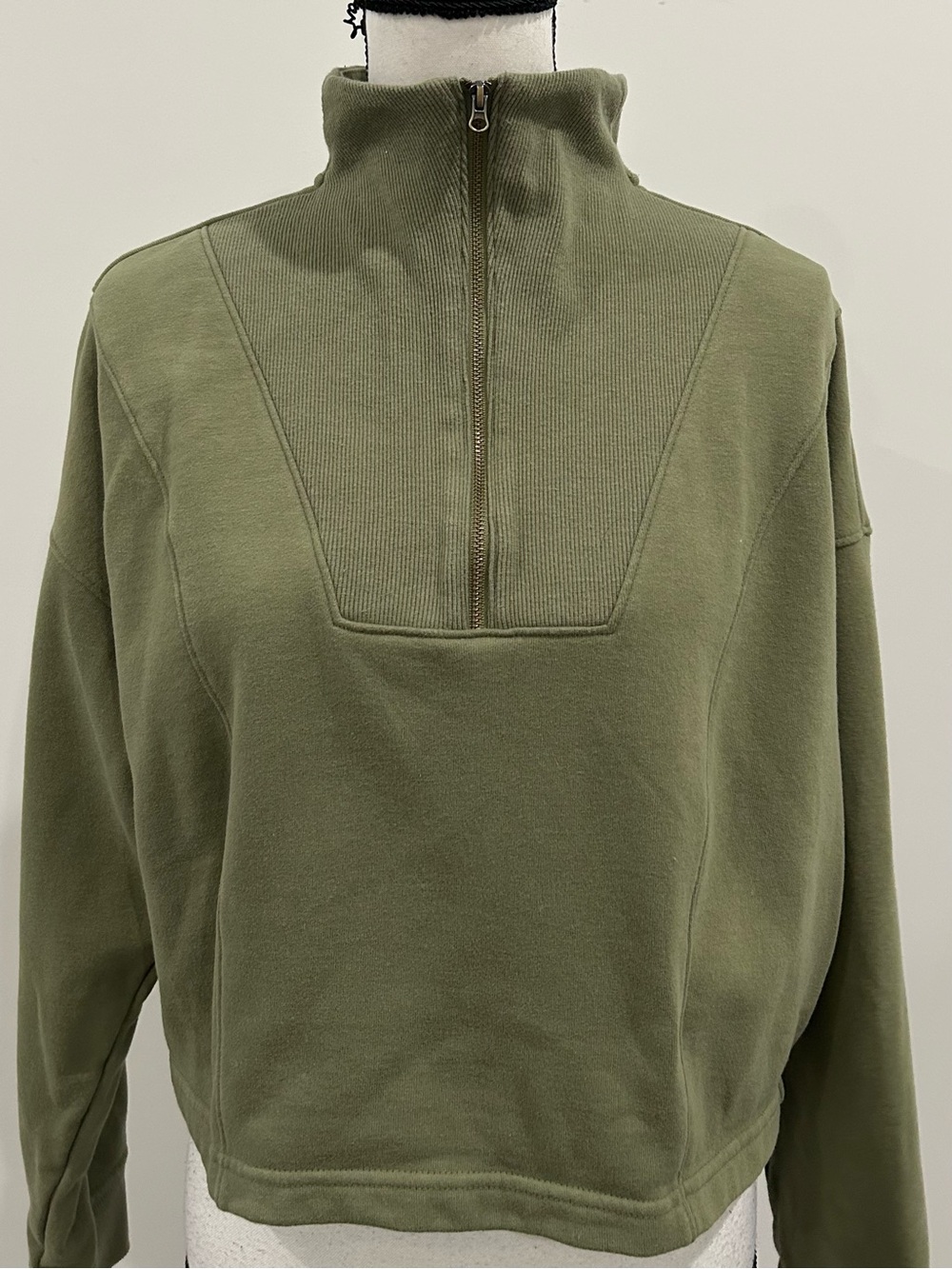 Avia Cropped Mock Neck Pullover - Picture 2 of 4
